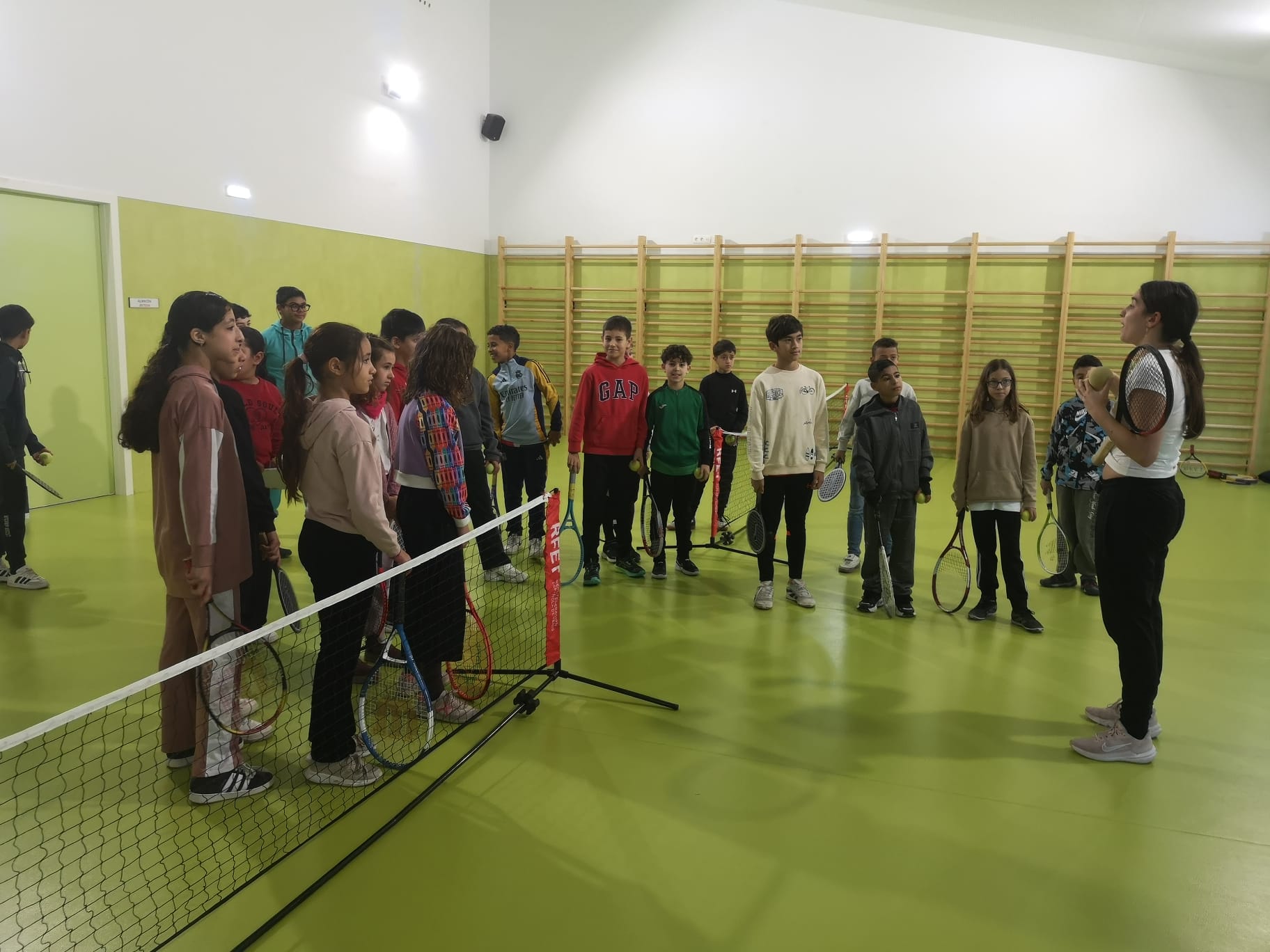 Visita de Lucía Ibarrola, campeona absoluta de tenis en Navarra